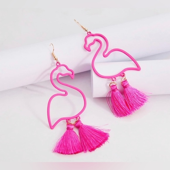 Flamingo 🦩 Earrings - Picture 4 of 6